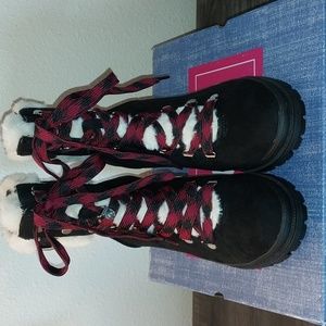 Pop Fortituide Block  Heel  Booties  for women. Size: 9M.